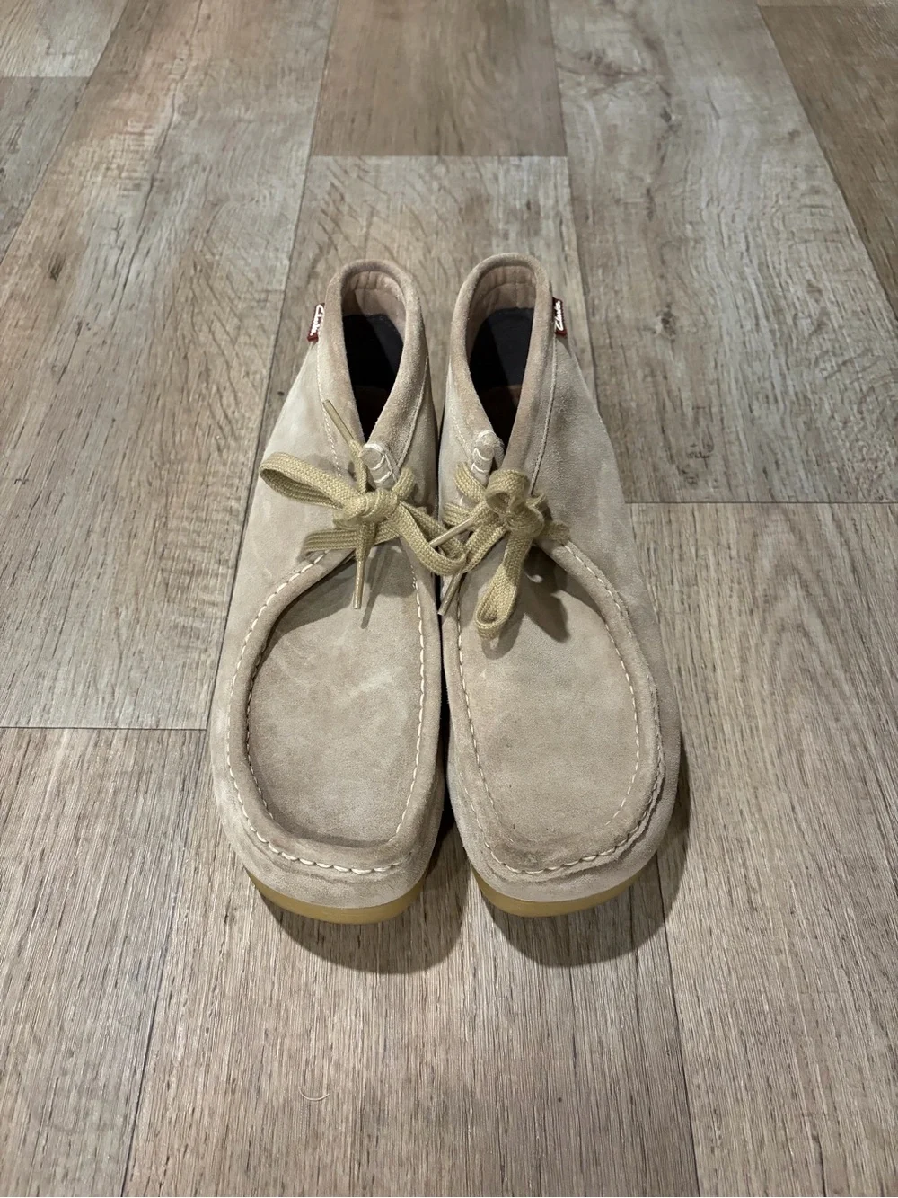 Men’s Clarks Wallabees Beige Slip-on Suede Ankle Boots. Size 9.5